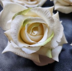 White With Glitter Faux Clip Roses 7pc Set Wedding Bridal Reception Craft 4″-5″