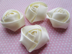 Pack of 30 Satin 4d Rose 1.5″ Craft Wedding Bride-Ivory