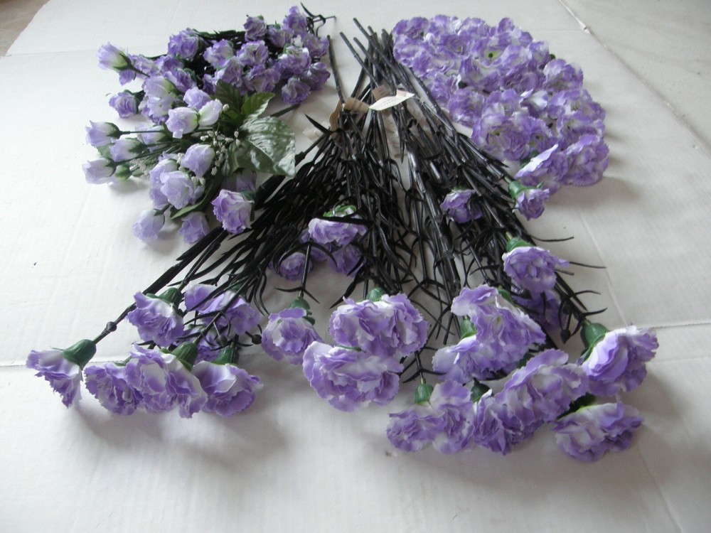 BUNDLE OF DECORATIVE ARTIFICIAL SILK FLOWERS TOO MANY TO COUNT AS IN PICTURES