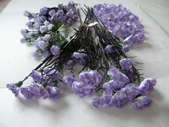 BUNDLE OF DECORATIVE ARTIFICIAL SILK FLOWERS TOO MANY TO COUNT AS IN PICTURES