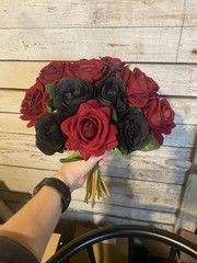 Red And Black Classic Rose Bouquet