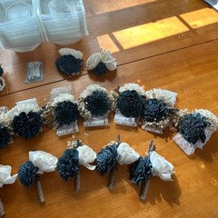 Sola Wood Lot Of 22 Corsages & Boutonnieres Wedding Flowers Wrist Blue & Ivory