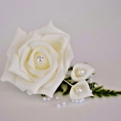 calla lily buttonhole fern leaf pearls diamante wedding groom corsage bride