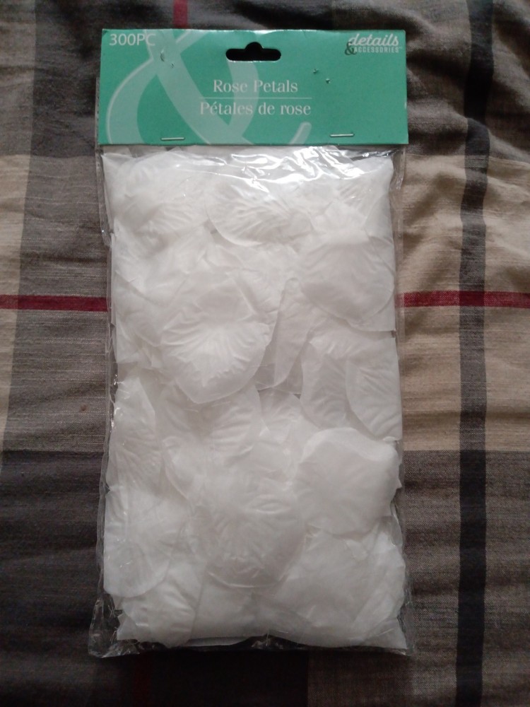 300 Count White Fabric ROSE PETALS Wedding Crafts Party Valentines