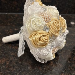 White and Ivory Satin Roses Brooch Wedding Bouquet For Bride💛🤍👑