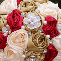 Elegant Satin Rose Bridal Bouquet – Gold, Apricot & Ruby Red, 17.3″ x 8.7