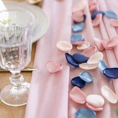 200Pieces Polyester Fabric Artificial Rose Petals For Anniversary And Proposals