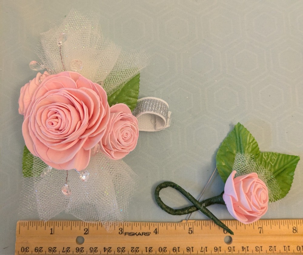 Handmade Sola Wood flower corsages & boutonnieres, proms/weddings, select color