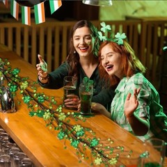 St. Patrick’s Day Garland Decorations – 5.5Ft Shamrock Rag Garland with NU24018