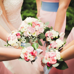24 Pieces Corsage Wristlet Elastic Pearl Wrist Bands Wedding Wrist DIY Faux Flow