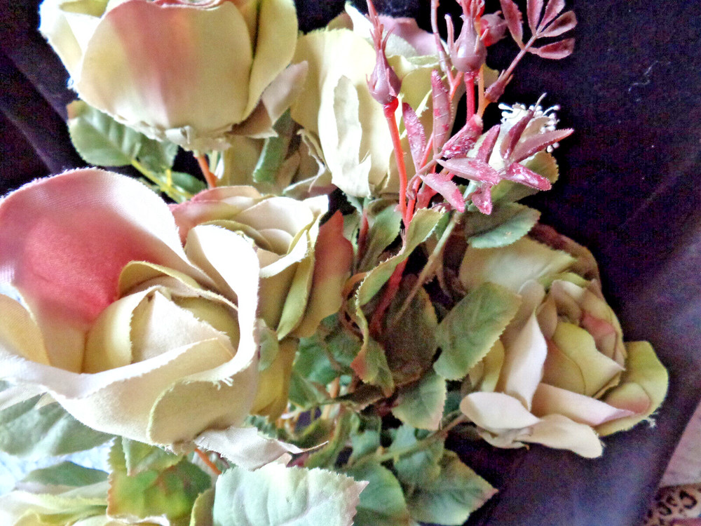 Vtg NIP 21″ FULL SILK Rose Bush 7 Stem Pale Green/pink Wedding Roses