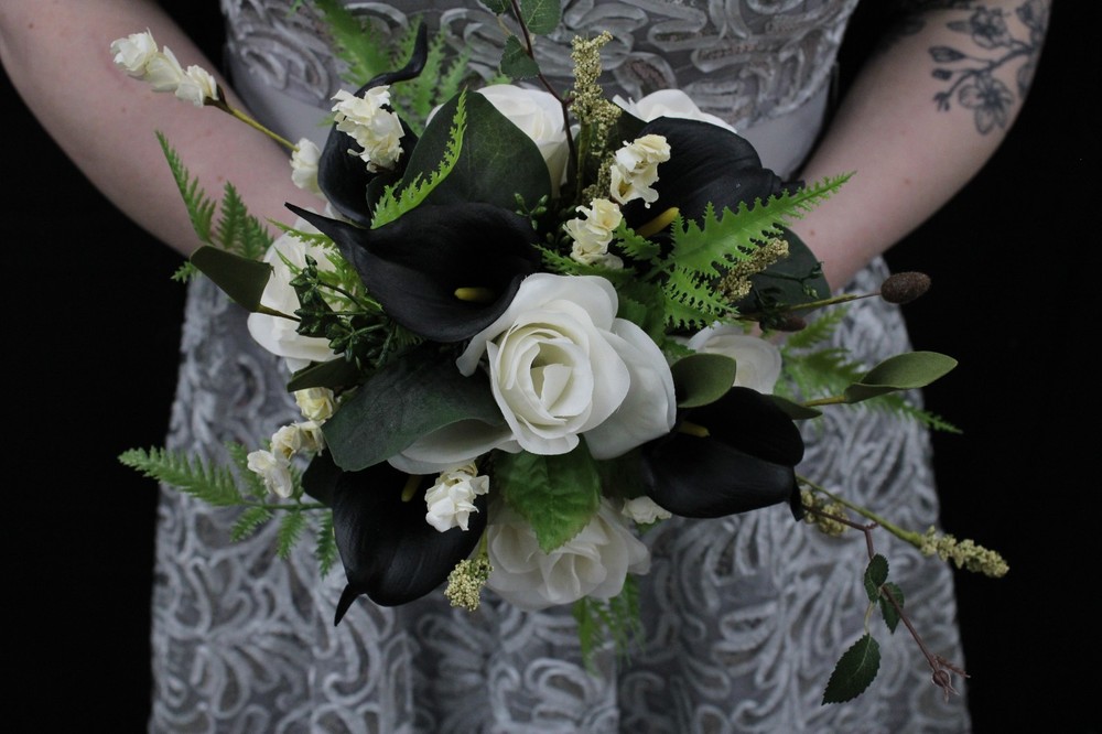 Creme roses & black calla lily bouquet w/ boutonniere