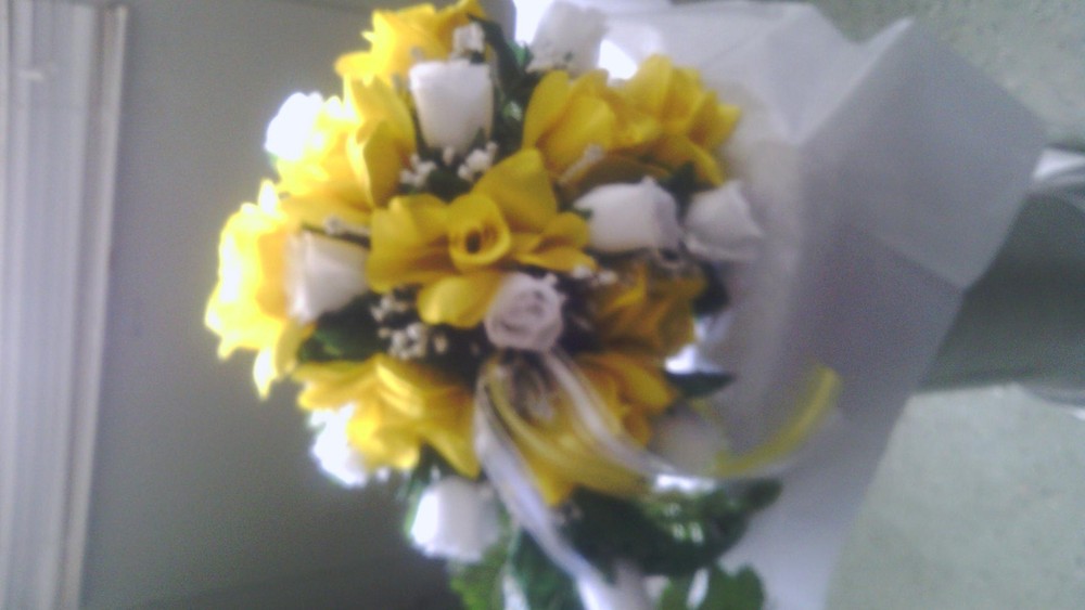 Large wedding bouquet white & yellow 3 med & 3 small bouquets Rush order avail