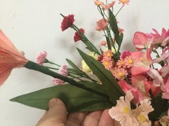 VINTAGE SILK FLOWER mixed blush pink +flowers ROSES ARRANGEMENT in a green vase