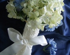 Luxury Lace Bouquet Wrap Gorgeous /Handmade pearls Bridal Bouquet NEW