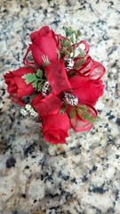 * Wedding / Prom / Formal Beautiful 5 Rose Boutonniere Corsage PINK RED WHITE YE