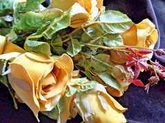 Vtg NIP 21″ FULL SILK Rose Bush 7 Stem Golden Yellow Wedding ROSES