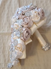 Vintage Style Wedding Bouquet With Broches – BLING