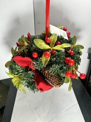 HOME ACCENTS HOLIDAY CHRISTMAS 10″ ROUND KISSING BALL BERRIES/PINECONES