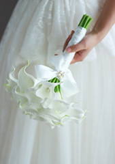 IFFO Bride Holding Flowers, High Simulation Pu Calla Lily Bouquet, and Never Wit