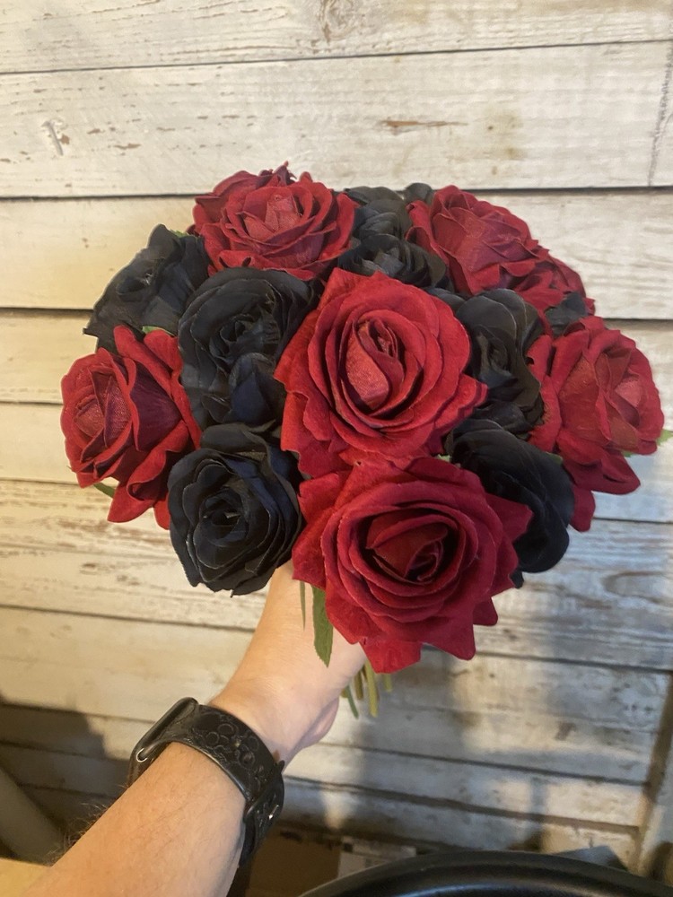 Red And Black Classic Rose Bouquet