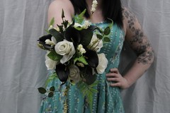 Creme roses & black calla lily bouquet w/ boutonniere