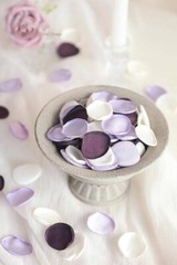 300 pétalos de rosa de seda sintética color lila y ciruela para cesta de flores.