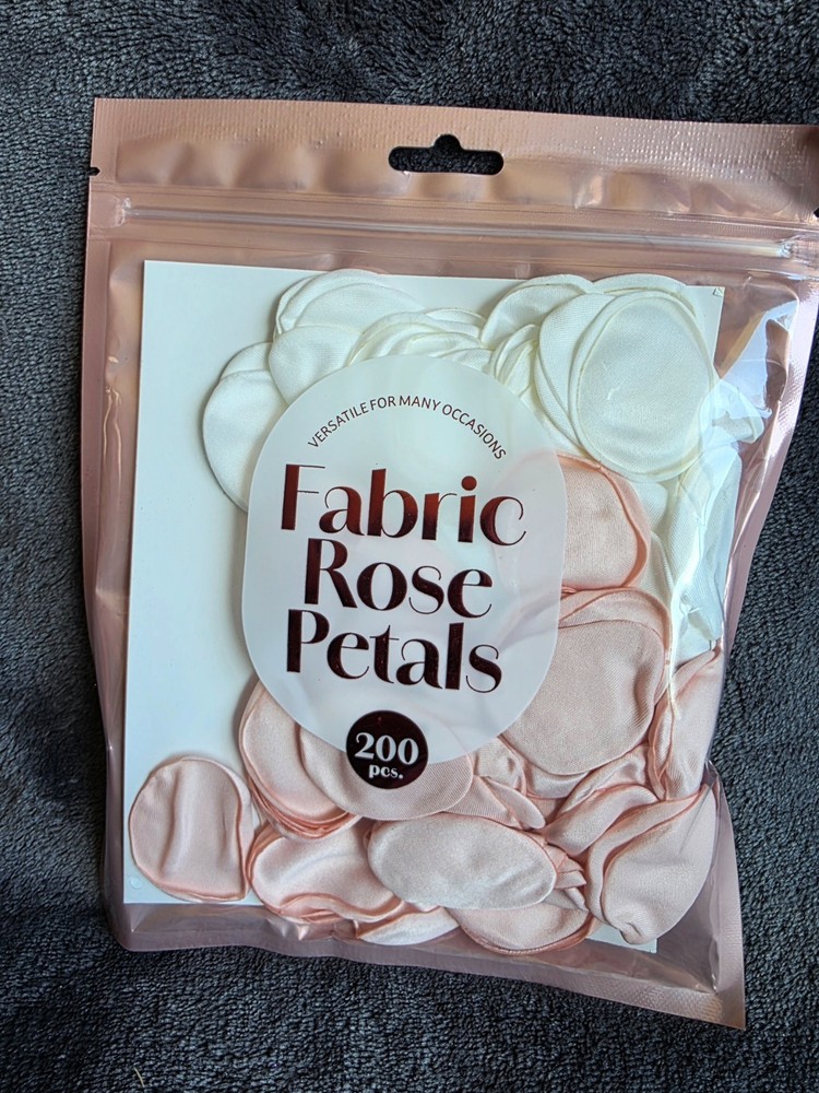 New Vivitar 200ct Valentine’s Day romantic date Fabric Rose Petals Dark red Pink