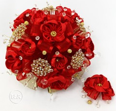 NEW Quinceanera Bouquet Champagne with Gold Brooch – Ramo Quinceanera Champagne