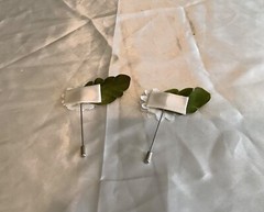 set of 2 silk white daisy stick pin boutonnières