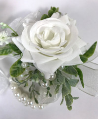 White Rose Corsage and Boutonniere Set Pearl Wristlet For Wedding 2 Pcs