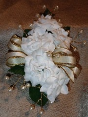 NEW 5″ Artificial White Rose Wrist Corsage W/Pearl Sprays & Gold Bow Boutonniere
