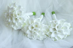 IFFO Bride Holding Flowers, High Simulation Pu Calla Lily Bouquet, and Never Wit