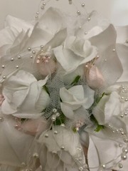 BOUQUET WHITE ROSE FLOWERS PINK ACCENTS WEDDDING BRIDE BRIDESMAID FLOWER GIRL