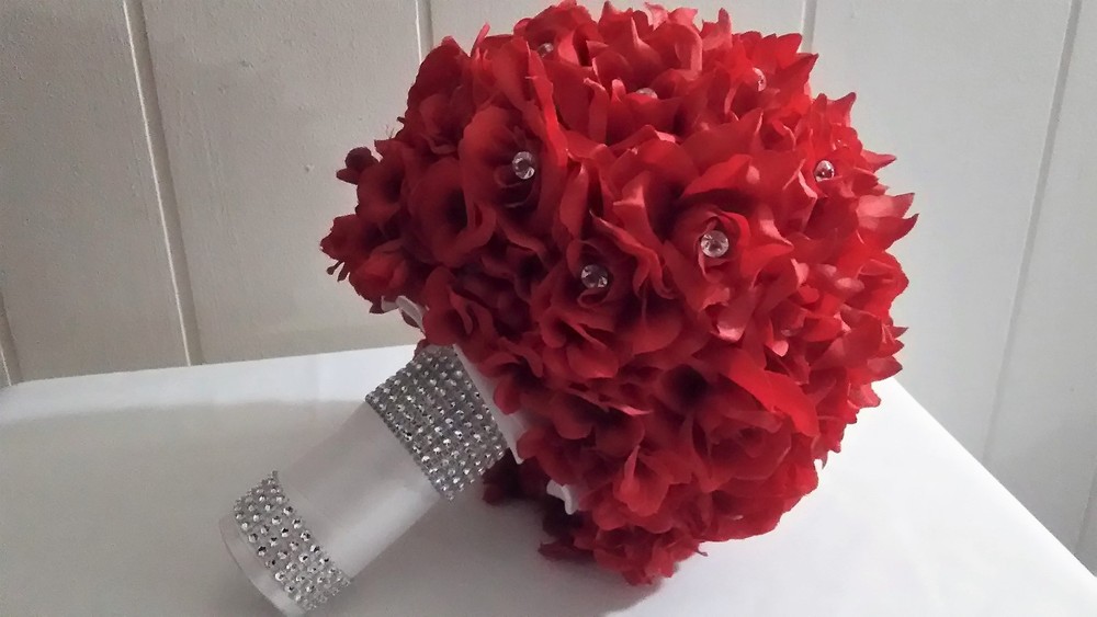 ROSE BOUQUET/RED/SILVER/WHITE/RHINESTONES