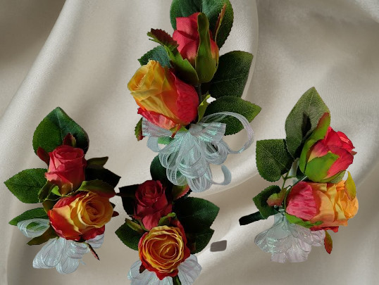 Formal pin on boutonniere set of roses