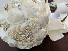 Handmade Ivory Silk Rose Bud Bridal Bouquet w/Rhinestones Pearls Brooches 24″