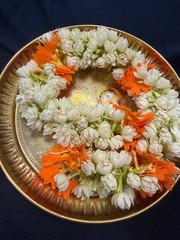 18” Mallipoo Natural Looking Handmade Jasmine & Kanagambaram Flower Gajra G7