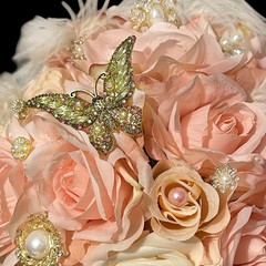 Bridal Bouquet Bride Flowers Floral Roses Pearls Rhinestone Brooch Wedding NEW