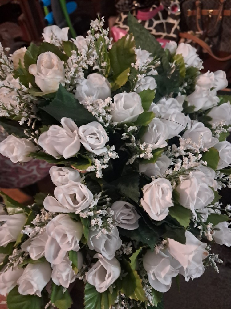 Bundle OF 8 Faux Floral Bushes Mini Roses And Baby’s Breath ?