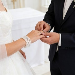 4 Pcs Wrist Flower Band Pearl Wristlet for Corsage Bracelet with Ribbon