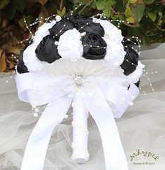 Bridal Wedding Bouquet round Bling Brooch Bouquet Throw Toss Artificial Rose Flo