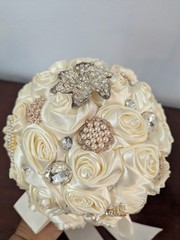 Handmade Ivory Silk Rose Bud Bridal Bouquet w/Rhinestones Pearls Brooches 24″