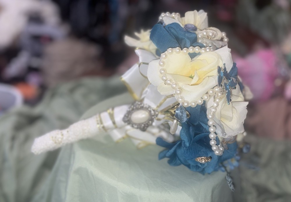 Handmade Silk Flower and Brooch Wedding Bouquet for Bride