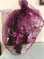 Second Hand Decorative Faux Flower Arrangement in Elegant Vase – Home Decor