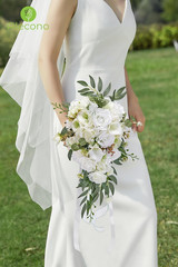 Elegant Wedding Bouquet & Artificial Eucalyptus Stem Bundle