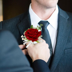 2Pcs Red Rose Corsage and Boutonniere Set Corsage Wristlet Band Bracelet for Pro