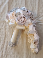 Vintage Style Wedding Bouquet With Broches – BLING