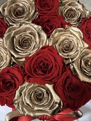 The Million Roses Los Angeles Gold Red Flowers