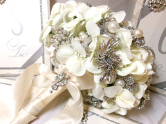 Vtg Wedding Handmade Brooch Bouquet Flowers~Rhinestones~+Table Tents Bridal Lot